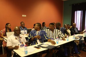 Le projet RadioCheck Togo forme 12 radios locales pour lutter contre la désinformation et renforcer la cohésion sociale.