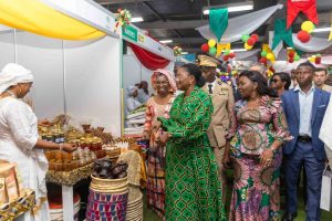 Succès phénoménal pour la FIL 2024 ! Plus de 700 000 visiteurs ont participé à cette édition record. Un véritable secrets de cette réussite.