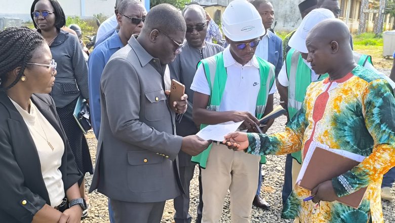 Le ministre de la Santé fait le point sur les projets de modernisation des hôpitaux de Kara et échange avec les professionnels de la santé.