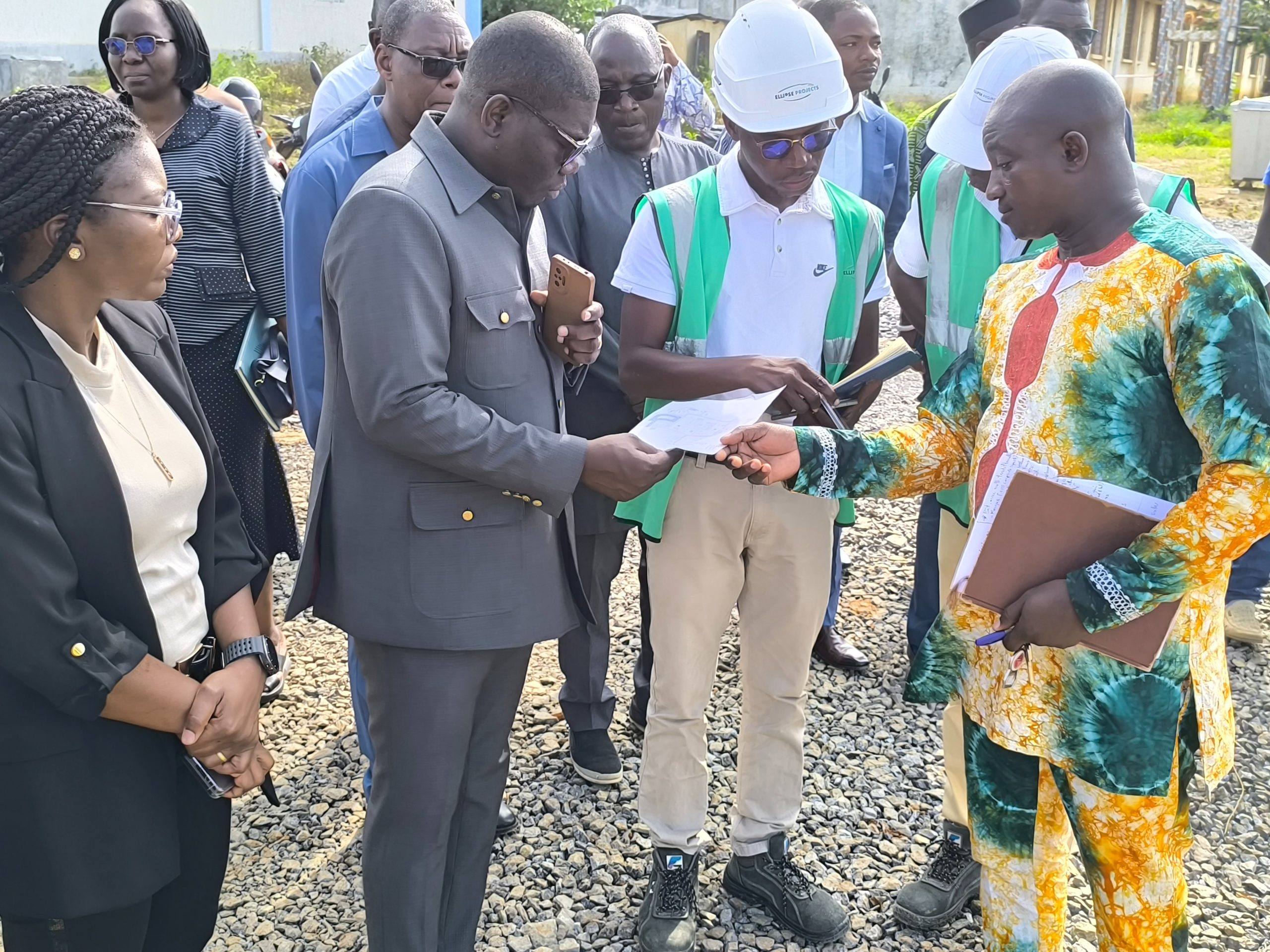 Le ministre de la Santé fait le point sur les projets de modernisation des hôpitaux de Kara et échange avec les professionnels de la santé.