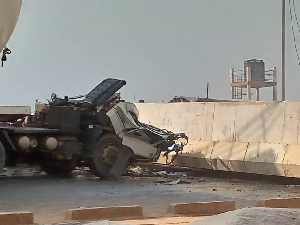 Huit vies arrachées brutalement dans un accident tragique à Lomé, laissant derrière elles des familles dévastées.