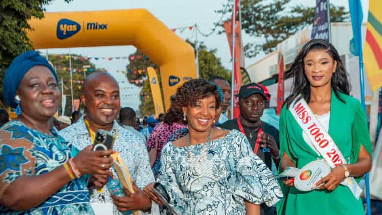 La députée Abira Bonfoh a effectué une visite des stands de la 19e Foire internationale de Lomé, où elle a prodigué des conseils aux exposants