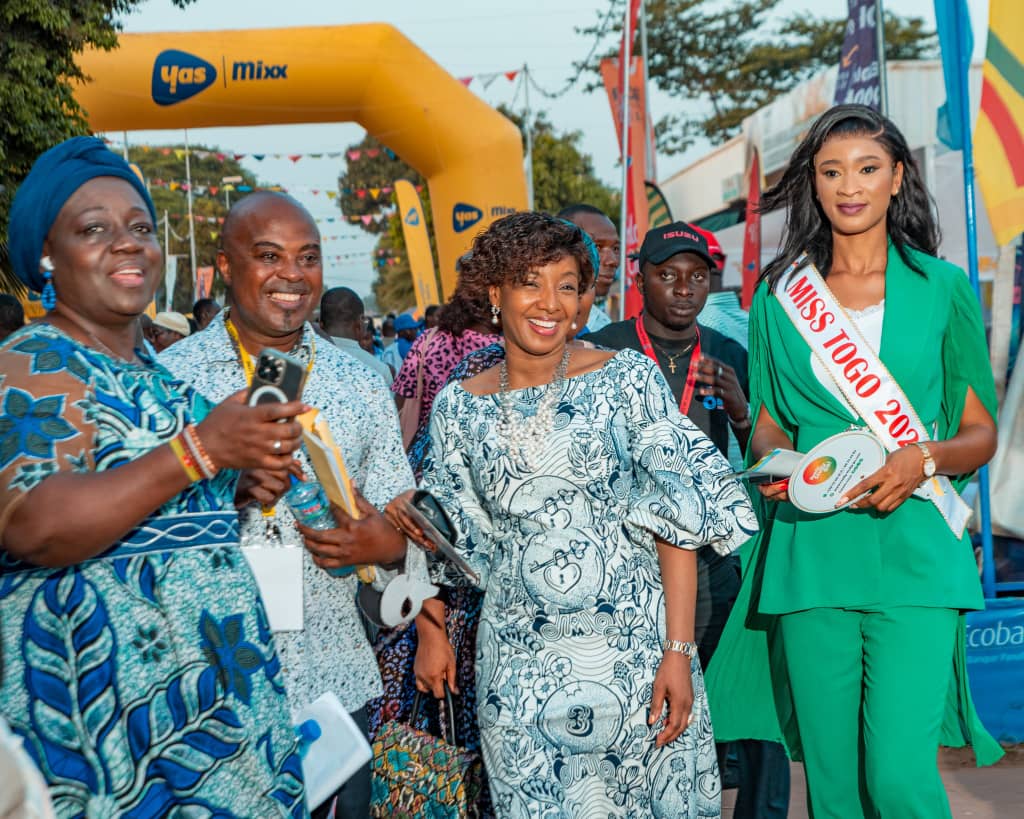La députée Abira Bonfoh a effectué une visite des stands de la 19e Foire internationale de Lomé, où elle a prodigué des conseils aux exposants