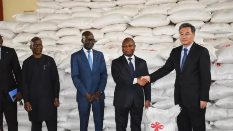 La Chine offre 471 tonnes de riz au Togo, un don vital pour lutter contre la faim et renforcer la sécurité alimentaire