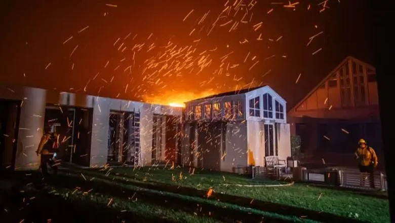 Des incendies de forêt dévastateurs ravagent Los Angeles, forçant des milliers d'évacuations et mobilisant plus de 1 400 pompiers dans une lutte contre des vents violents et des conditions extrêmes.