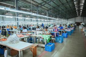 Plongez au cœur de TOME TEXTILE, une entreprise qui tisse l'avenir du Togo grâce à une production textile responsable et diversifiée.