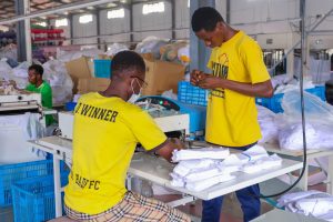 Plongez au cœur de TOME TEXTILE, une entreprise qui tisse l'avenir du Togo grâce à une production textile responsable et diversifiée.