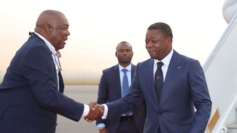 Faure Gnassingbé participe à l'investiture de John Dramani Mahama, réélu président du Ghana, marquant une nouvelle ère de coopération