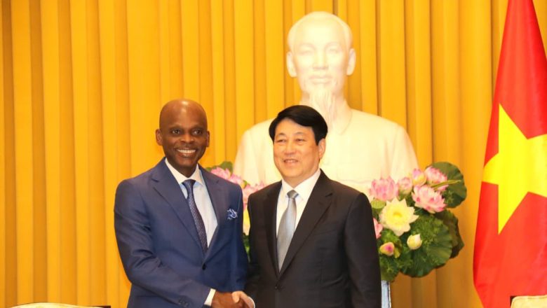 Le ministre togolais Robert Dussey renforce les liens de coopération entre le Togo et le Vietnam lors d'une visite officielle à Hanoï.