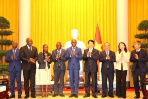 Le ministre togolais Robert Dussey renforce les liens de coopération entre le Togo et le Vietnam lors d'une visite officielle à Hanoï.