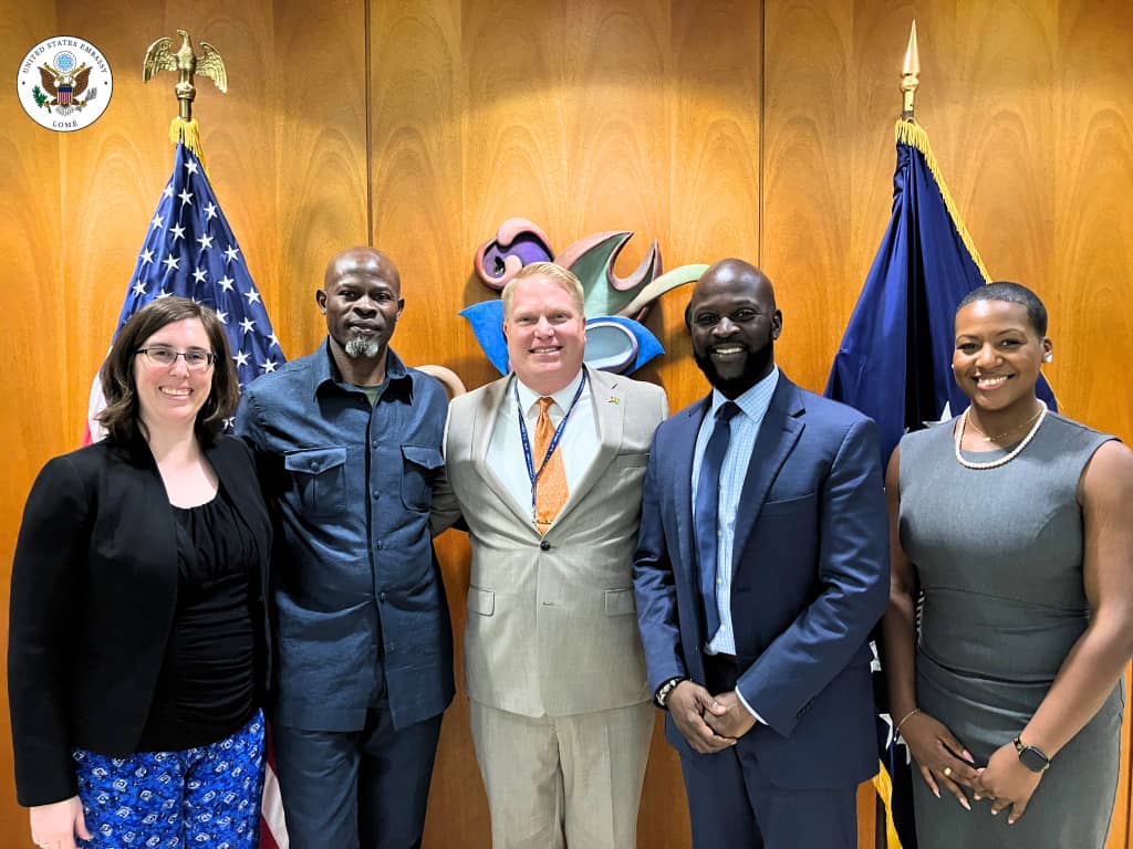 Lomé : Djimon Hounsou en visite à l’ambassade des États-Unis