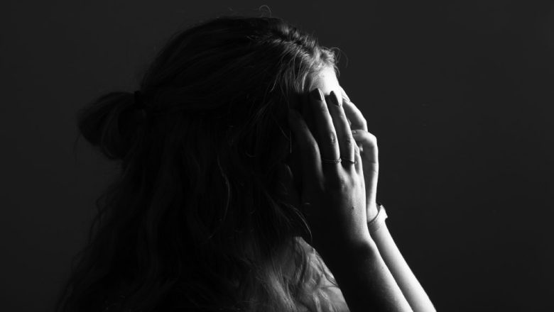 Un drame bouleverse le Togo : Justine, 13 ans, lutte pour sa survie après avoir été mariée de force et avoir tenté de se suicider.