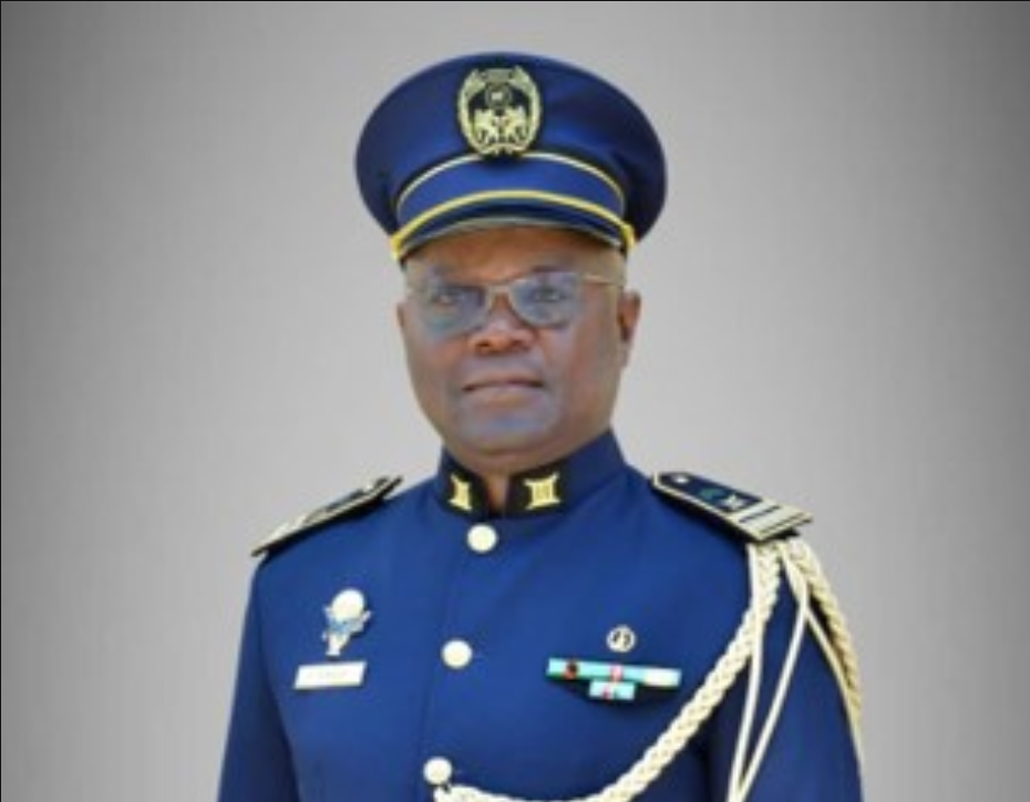 Le Commissaire Lieutenant-Colonel Komlan Edem Agbenyega Gumedzoe prend la tête de l’hôtel Sarakawa à Lomé, apportant son expertise militaire