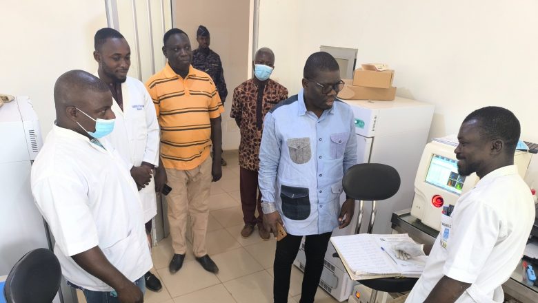 Prof Tchin Darré, a visité le district de Mô, inspectant les chantiers de rénovation des infrastructures sanitaires à Djarkpanga et Tindjassé