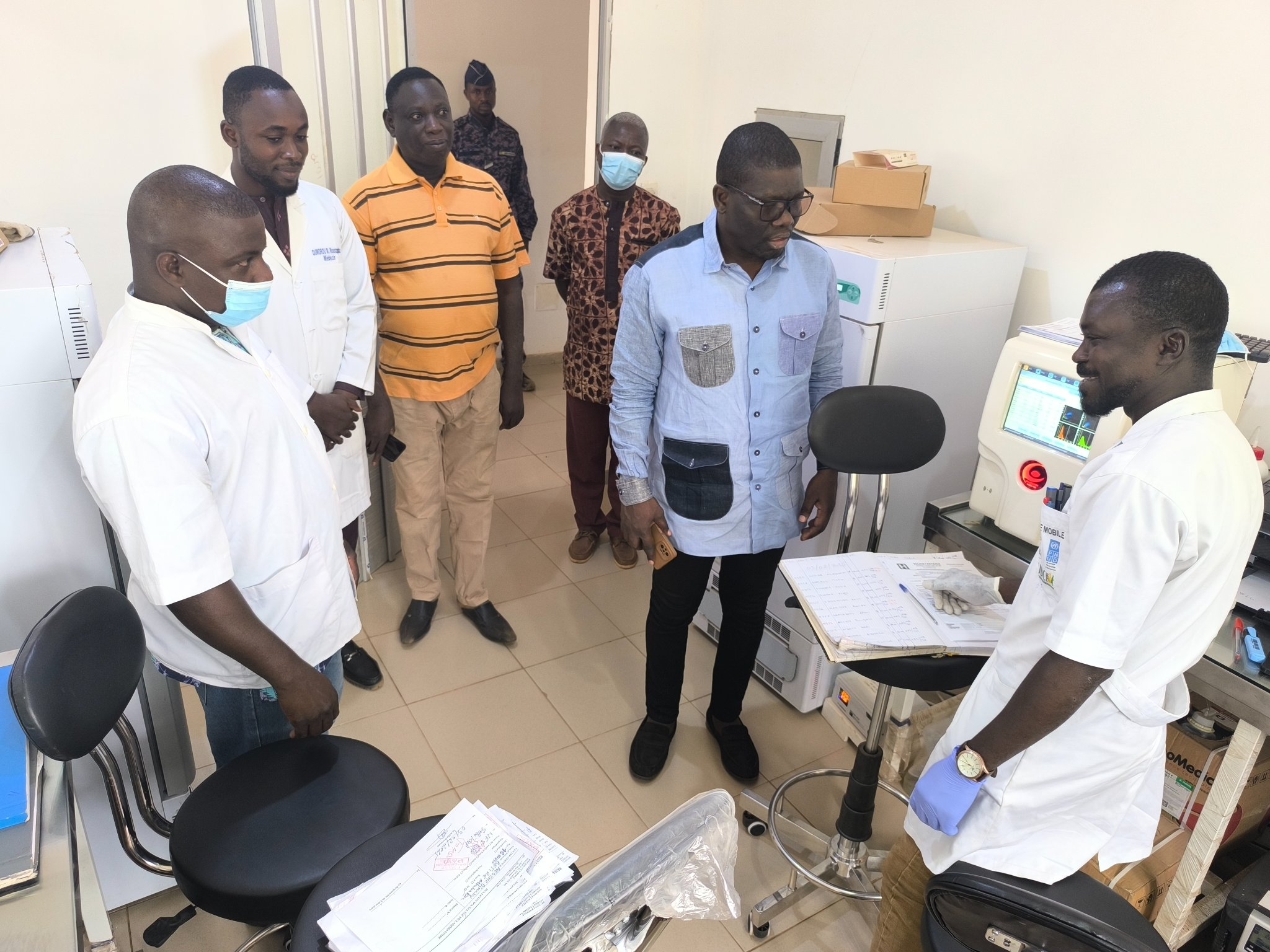 Prof Tchin Darré, a visité le district de Mô, inspectant les chantiers de rénovation des infrastructures sanitaires à Djarkpanga et Tindjassé