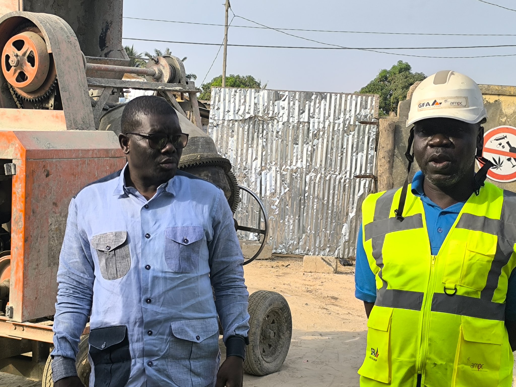 Le ministre Tchin DARRE inspecte les chantiers de modernisation des centres de santé de Bassar et Niamtougou pour améliorer l'accès aux soins.