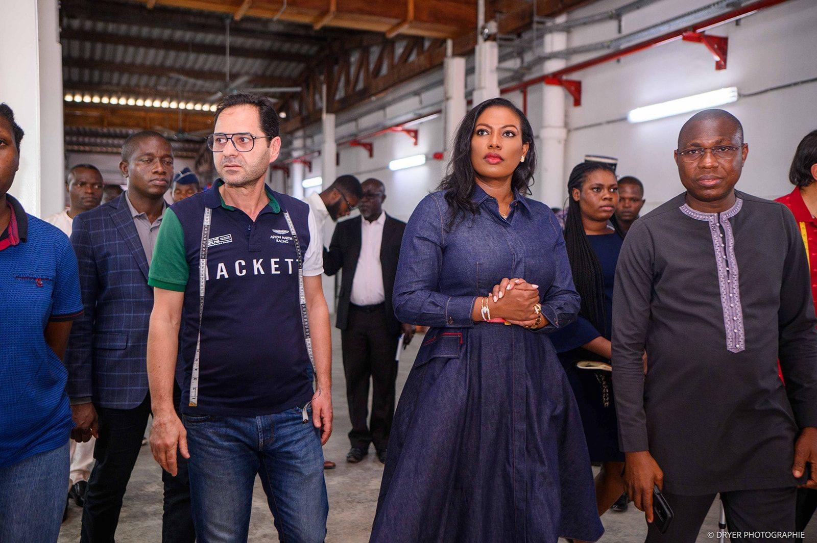 La ministre Manuella M. Santos met en lumière le dynamisme économique des Plateaux en visitant des entreprises locales innovantes.