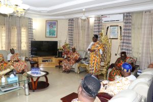 Le Gouverneur du Grand Lomé rencontre les chefs des cantons pour discuter des enjeux locaux et renforcer la collaboration.