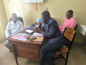 Lors de sa visite au CHR de Kara, le ministre de la Santé, Professeur Tchin Darre, a engagé un dialogue direct avec le personnel