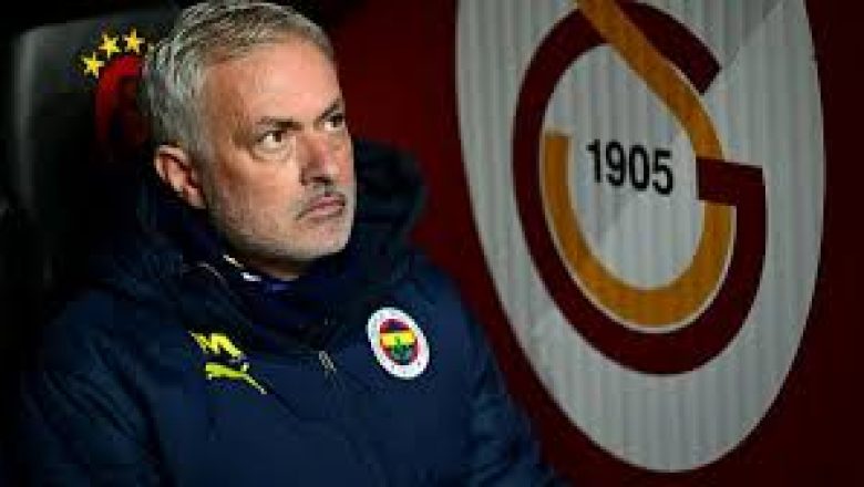 À l'issue d'une rencontre acharnée entre Fenerbahçe et Galatasaray, José Mourinho déclenche une controverse en critiquant les arbitres turcs