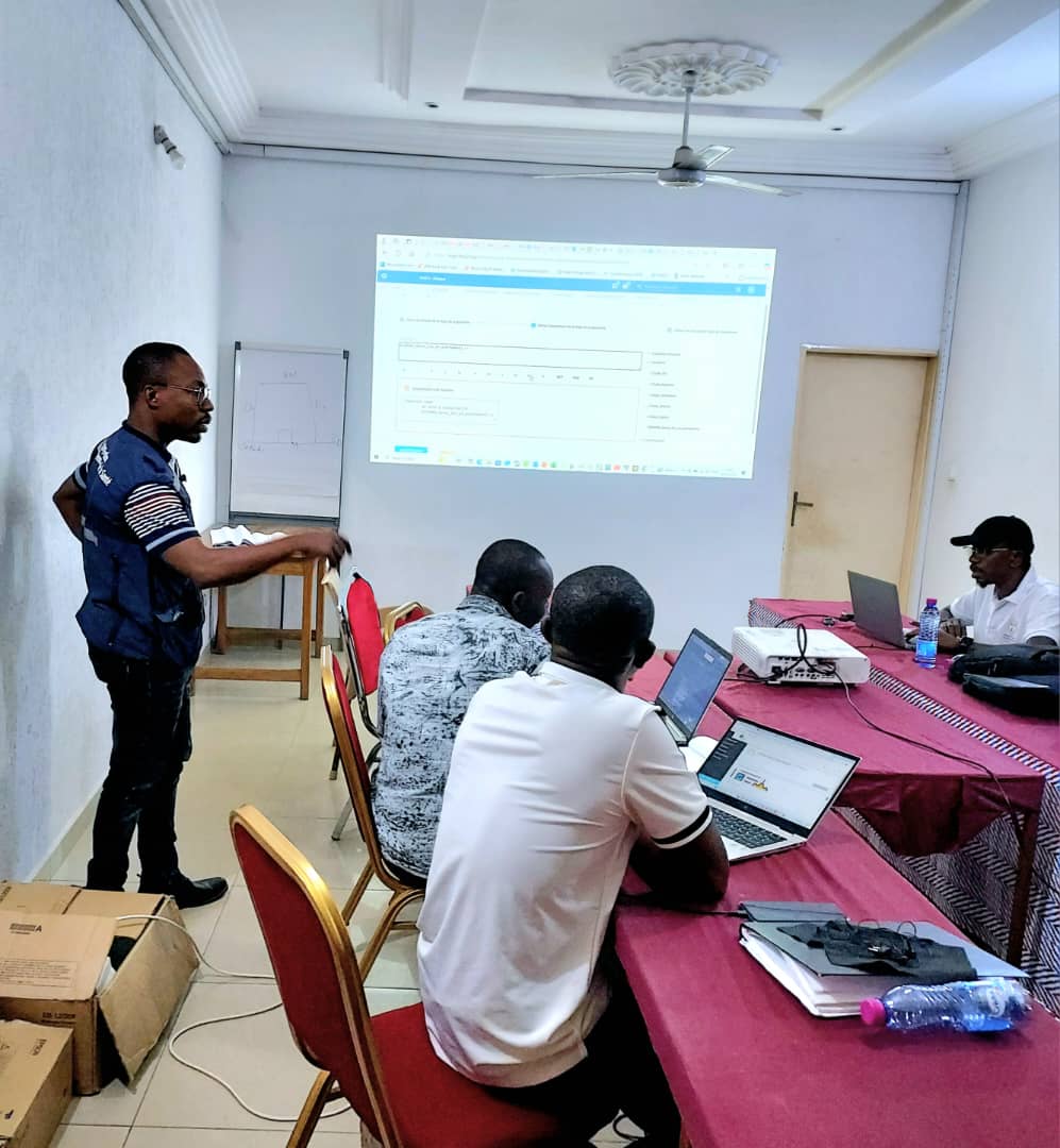 La digitalisation via DHIS2, soutenue par l’OMS, révolutionne la surveillance des décès maternels et néonatals au Togo pour sauver des vies