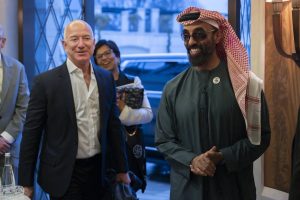 Les Émirats arabes unis s'engagent à investir 1 400 milliards de dollars sur dix ans dans l'intelligence artificielle, les semi-conducteurs,