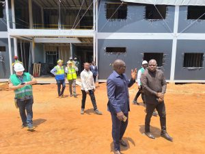 Le  Professeur Tchin Darré, ministre de la Santé, a visité le chantier de l’Ellipse Project au CHU Campus de Lomé, scrutant l’avancée