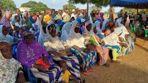 Le Ministre togolais de l’Environnement, Katari FOLI BAZI, sensibilise les communautés de Goubi et Bago à la préservation de leurs forêts 
