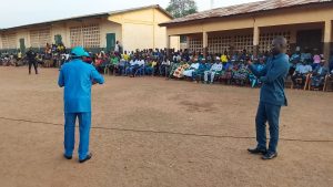 Le Ministre togolais de l’Environnement, Katari FOLI BAZI, sensibilise les communautés de Goubi et Bago à la préservation de leurs forêts 