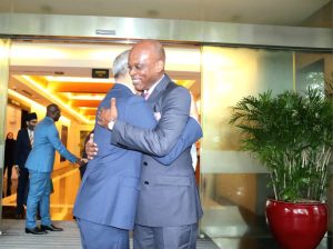 Le ministre togolais Robert Dussey signe à Singapour un protocole d'accord avec son homologue, le Dr. Vivian Balakrishnan, pour renforcer