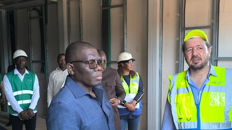 Le Professeur Tchin Darré, ministre de la Santé, a visité le chantier de l’Ellipse Project au CHU Campus de Lomé, scrutant l’avancée