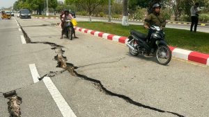 Un séisme de magnitude 7,7 frappe la Birmanie, ébranlant également la Thaïlande et la Chine, avec des destructions majeures 