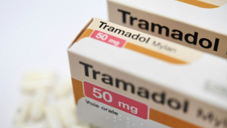 Dans la région des Savanes au Togo, le gouverneur Affoh Atcha-Dedji interdit boissons frelatées et tramadol pour protéger santé et sécurité,