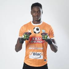 Yaya Achirafou, portier togolais de Lys Sassandra, s'apprête à défendre les Éperviers du Togo face à la Mauritanie et au Sénégal
