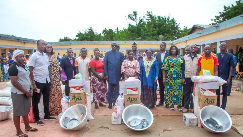 La ministre togolaise Kossiwa Zinsou-Klassou lance une aide de 100 millions de FCFA pour 2 400 ménages des Savanes, affirmant la solidarité