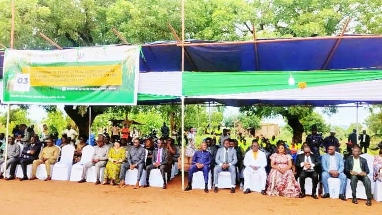 L’OAPI remet au riz de Kovié du Togo son certificat d’Indication Géographique Protégée, première distinction de ce genre pour le pays,