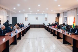 La ministre slovène Tanja Fajon, représentant également l'UE, se rend au Togo pour approfondir un partenariat jugé essentiel,