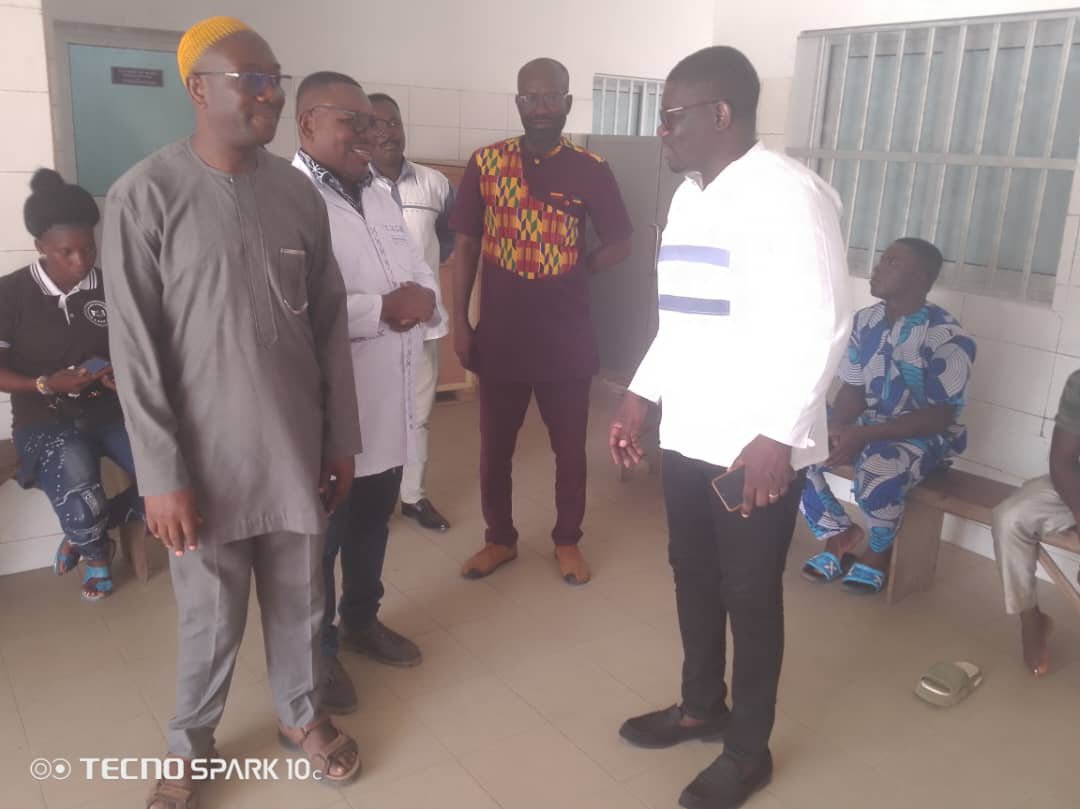 Le ministre de la Santé, Tchin Darré, visite le CHP de Notsè pour inspecter la nouvelle maternité rénovée dans le cadre du projet SSEQCU,