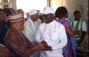 Katari Foli Bazi supervise à Tchaoudjo la révision des listes électorales, exhortant les jeunes à s’enrôler pour les scrutins de 2025.