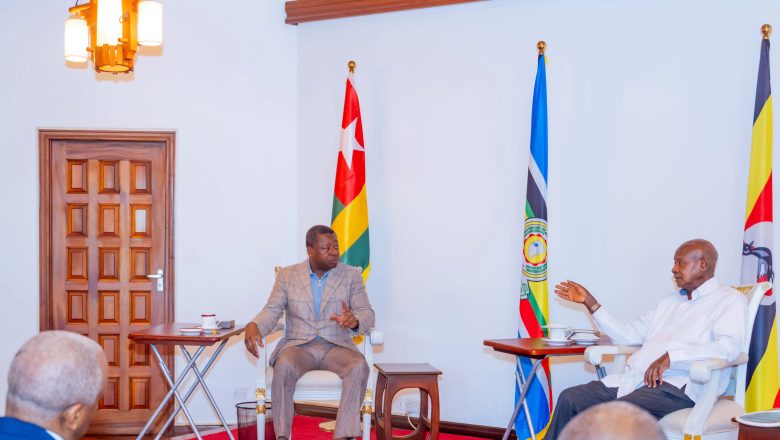 Faure Gnassingbé a rencontré Yoweri Museveni à Kampala pour discuter sécurité régionale et médiation dans la crise de l’est de la RDC.