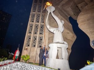 À Lomé, le président Faure Gnassingbé a rallumé la flamme de l'Indépendance pour marquer le 65e anniversaire, un geste symbolisant l'unité 