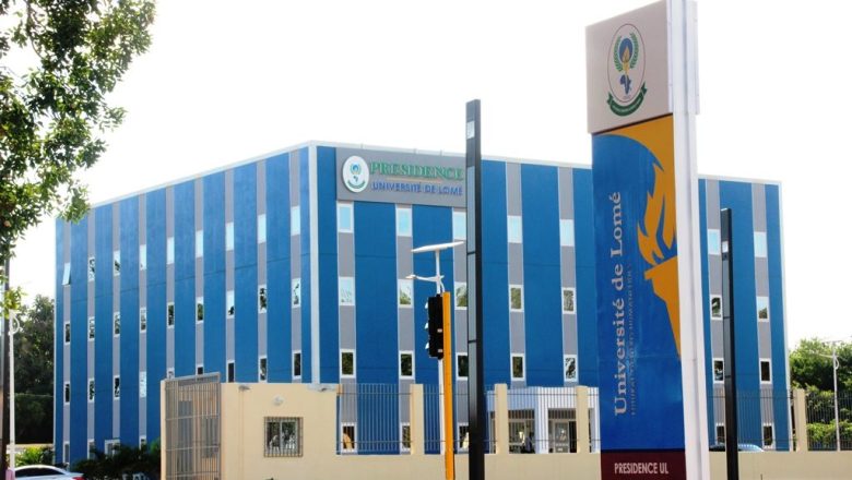 Le Togo révolutionne son enseignement supérieur en rendant l'anglais et la programmation obligatoires pour tous les étudiants,