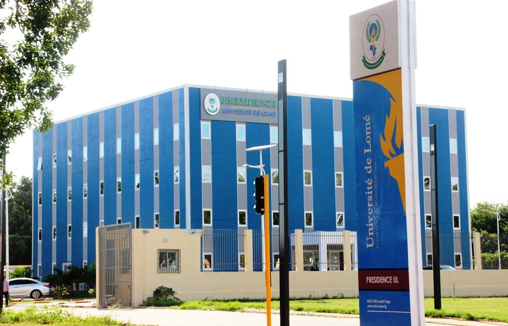 Le Togo révolutionne son enseignement supérieur en rendant l'anglais et la programmation obligatoires pour tous les étudiants,