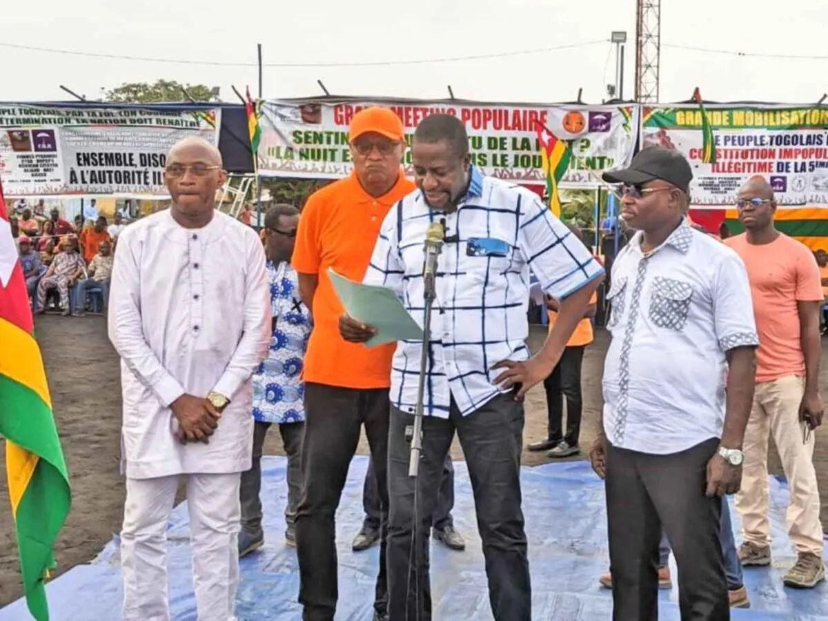 L’opposition s’insurge contre la « monarchie » de Faure Gnassingbé, mais ses cris, vibrants à Akassimé, s’éteignent face à une dynastie