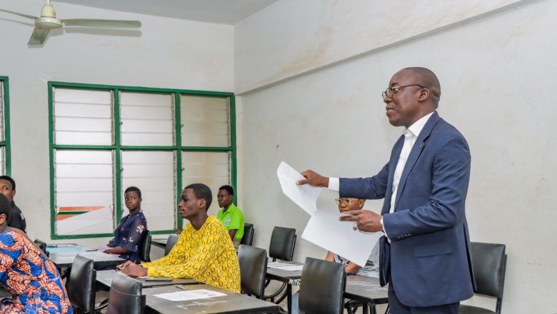 Des centaines de jeunes Africains passent le concours d'entrée de la prestigieuse EAMAU à Lomé, visant une formation d'élite