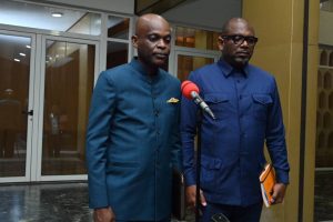 Le 7 mai, le ministre togolais Robert Dussey a lancé à Kinshasa la médiation UA de Faure Gnassingbé pour désamorcer la crise dans l'Est RDC.