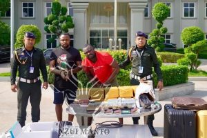 Le célèbre feyman camerounais « PDG Magloire » a été arrêté à Phnom Penh pour escroquerie, marquant un revers pour ces réseaux 