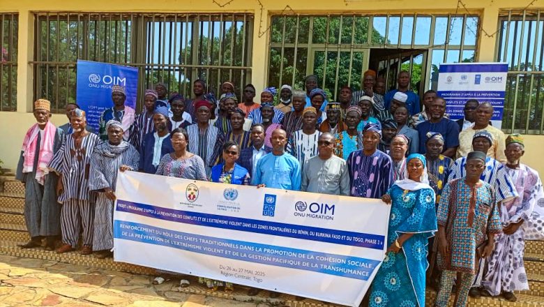 À Atakpamé, 250 chefs traditionnels togolais se sont réunis avec l'OIM pour renforcer la cohésion sociale, prévenir l'extrémisme violent