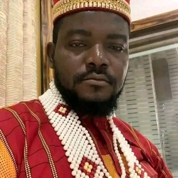 Le multimillionnaire nigérian Obi Levi Obieze, surnommé "Ezeani", a été arrêté à la frontière pour enlèvements et meurtres rituels de femmes enceintes, provoquant la fureur publique et une enquête nationale.