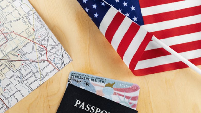 L'administration Trump suspend le traitement des visas étudiants aux États-Unis, provoquant une onde de choc mondiale et des incertitudes pour des milliers de futurs étudiants, notamment ceux de Harvard.